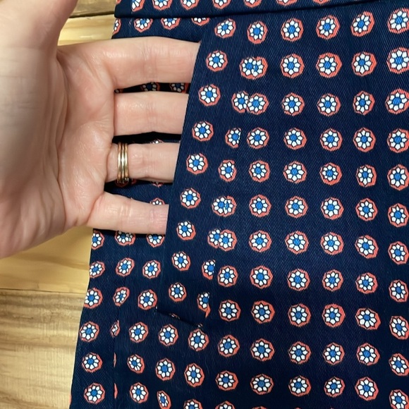 J. Crew size 6 Blue and Red Floral Print Chino City Fit 5” Inseam Shorts - Picture 4 of 10